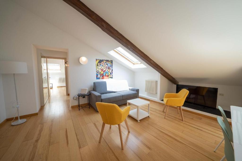 Cairoli Building By Dimorra Aparthotel Napels